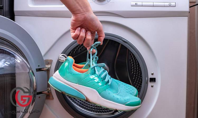آیا کفشها را میتوان در ماشین لباسشویی انداخت؟
